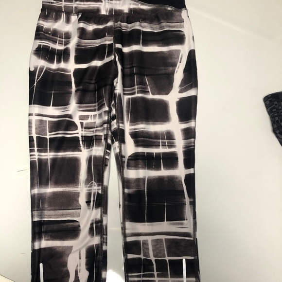 NWOT Nike Capri DriFit Leggings - Picture 2 of 4
